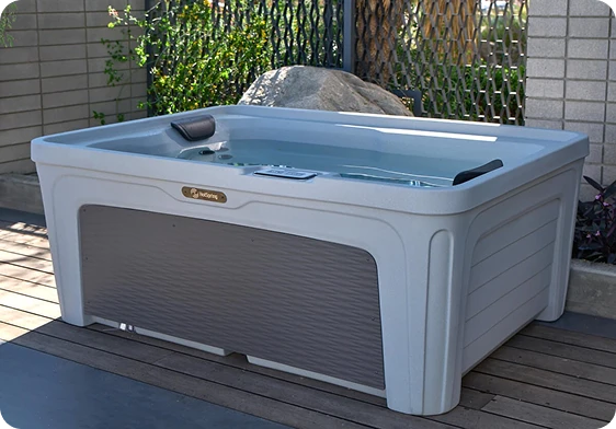Mini hot tub