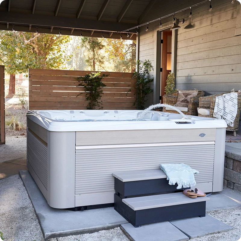 Reunion hot tub