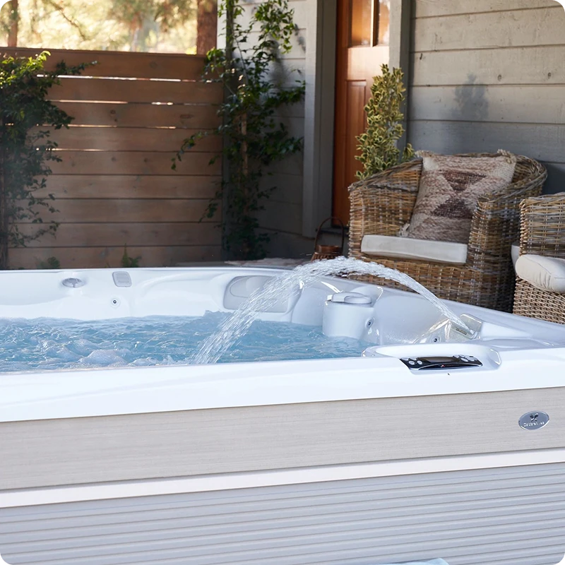 Reunion hot tub